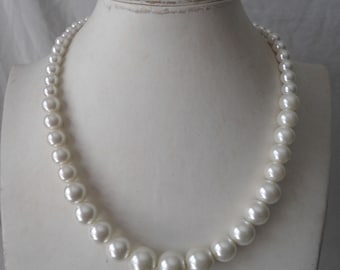 Pearl Necklace,ivory pearl necklace,one strand necklace, 18 Inches Glass Pearl Necklace,  one strand Pearl Necklace,Wedding Jewelry,Necklace