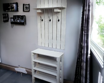 Reclaimed Pallet Coat Rack with Shoe Storage: Shabby Chic Hallway Hanger