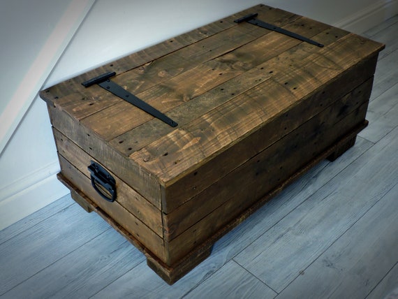 Large Chest Coffee Table / Large Square Storage Box Trunk With Metal Accents Coffee Table - The whole made of the trunk will hold many trinkets and can serve in many ways in every original interior.