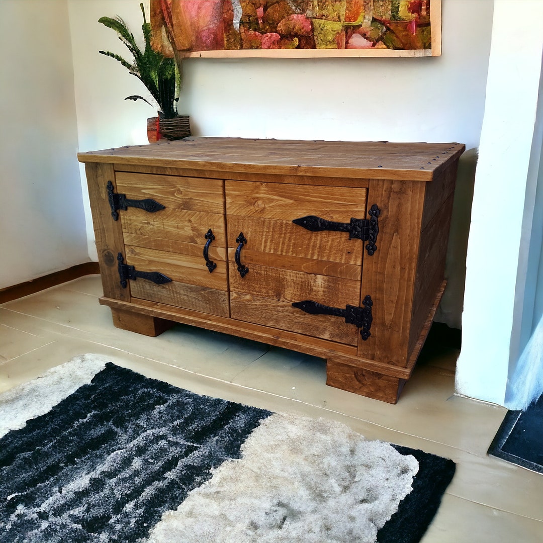 Rustic Pallet Wood TV Unit: Cottage S...
