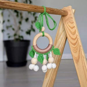 Crochet Hanging Toy with Wooden Ring – Deer Themed Stroller Toy – Car Seat Toy – Gender-Neutral Baby Shower Gift – Sensory Toy for Newborns