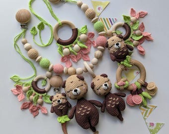 Babycadeauset met otterthema: eerste gehaakt babyspeelgoed