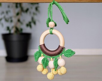 Hangend speelgoed Montessori - houten ring - katoenbladeren - speelgoed met berenthema