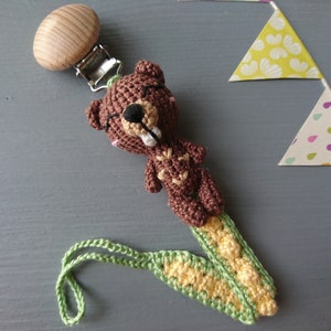 Dummy clip Beaver. Personalized Baby shower gift. Gender neutral baby gift