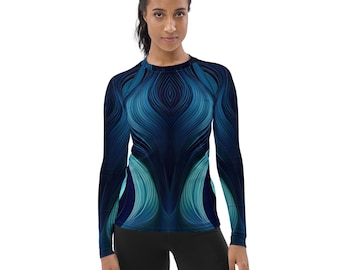 Op de afbeelding: Sportshirt met lange mouwen en een blauw en turquoise abstract ontwerp. Het shirt heeft een ronde hals en een nauwsluitend silhouet. Het patroon lijkt op vloeiende lijnen en rondingen, wat een dynamisch visueel effect creëert. Het shirt wordt door een persoon gedragen.