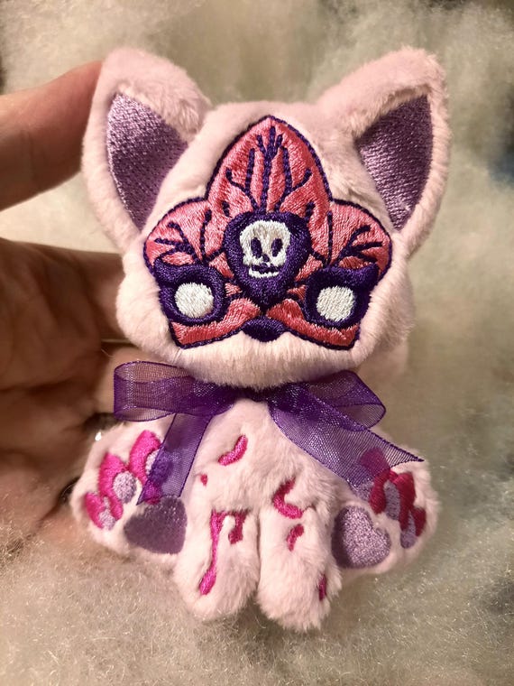 Zyniza the Poison Ivy Cat - Littlefox's Toebeans - Mystical Spooky