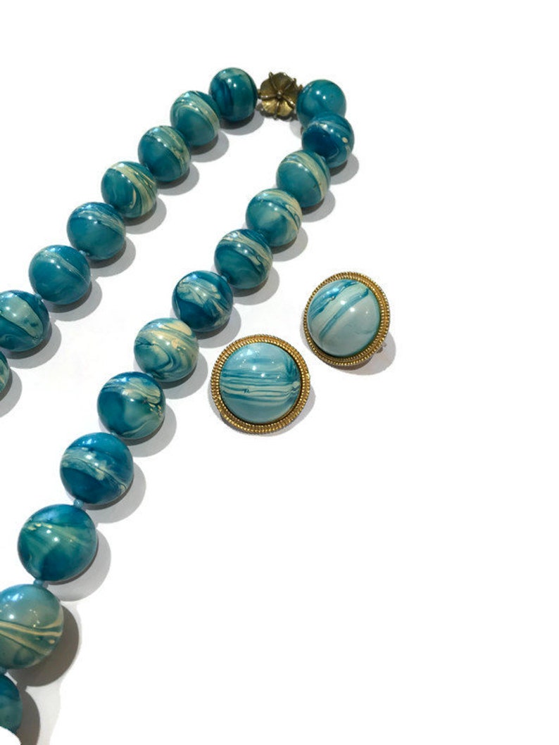 1950/'s Turquoise and White Marble Beaded Necklace with Matching Clip On Earring