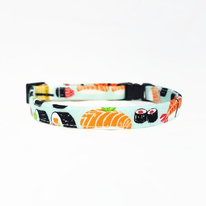 Katzenhalsband Sushi Sicherheitsverschluss/Breakaway Hellblau Baumwollstoff mit Gurtbandkern Witziges Halsband Bild 3
