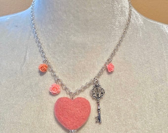 San Valentín, Regalo de cumpleaños, Collar de corazón, Colgante de corazón de lana, Encanto de rosa, Llave del corazón, cadena plateada, regalo, joyería de fieltro