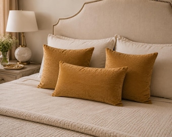 Juego de 3 fundas de almohada decorativas doradas / 2 cuadradas y 1 lumbar / Cojines decorativos de chenilla hechos a mano / Decoración de lujo en tonos neutros para el hogar