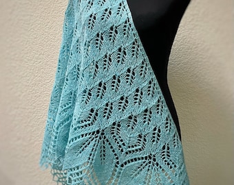 Chal de punto a mano, chal azul de punto, chal de novia, envoltura de encaje en color azul, azul claro, chal de boda, chal triangular, envoltura de lana, regalo de ooak