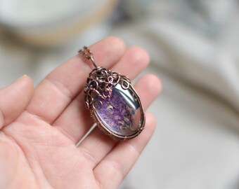 Collar de terrario lila, flor prensada púrpura, collar de brujas, romántico, regalo para ella, joyas florales élficas