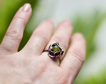 Grüner Turmalin Ring, Kupfer Wire Wrapped Ring, Witchy Schmuck, Trending Now, Geschenk zum 7. Jahrestag