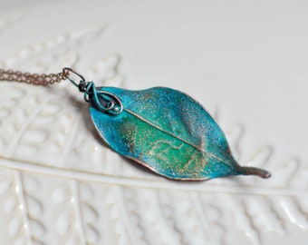 Leaf necklace, rustic necklace, simple pendant, minimalistic, copper necklace, nature jewelry, earthy necklace