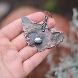 Ginkgo leaf necklace, blue labradorite, electroforming, 7th anniversary gift, botanical pendant zdjęcie 3