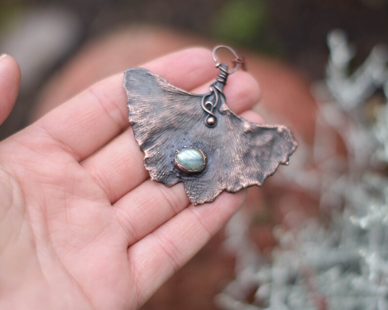 Ginkgo leaf necklace, blue labradorite, electroforming, 7th anniversary gift, botanical pendant zdjęcie 3