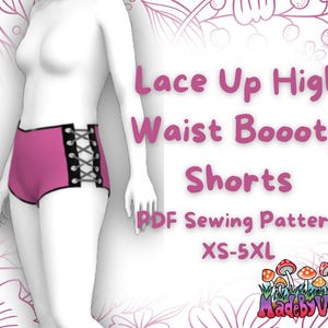 Puede incluir: Shorts rosas de cintura alta con paneles laterales negros y un diseño de cordones blancos. El texto dice Lace Up High Waist Boooty Shorts PDF Sewing Pattern XS-5XL. Un pequeño gráfico de setas y el texto MadebyVibe están en la esquina.