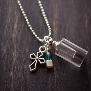Cross Essential Oil Aromatherapy Diffuser Necklace w/free EO Sample