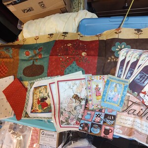GRAB Bag of 20+ assorted prints, uses, FQs, Potholders, quilt squares, Hotpads, small table runner!