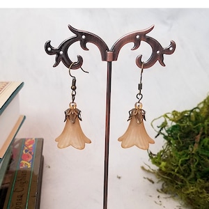 Lucite Trumpet Flower Earrings in Champagne Beige, Wedding, Bridesmaid, Garden, Art Nouveau, Belle Époque, Renaissance, Choice of Metals