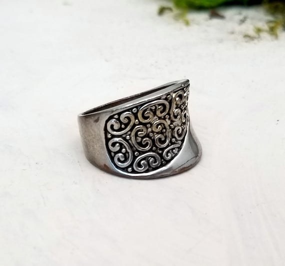 Vintage Curls Ring, Wide Band, Antique Silver Col… - image 2