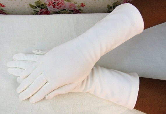 Vintage 1950's Long Wrist Gloves Size 6 1950's Wh… - image 2