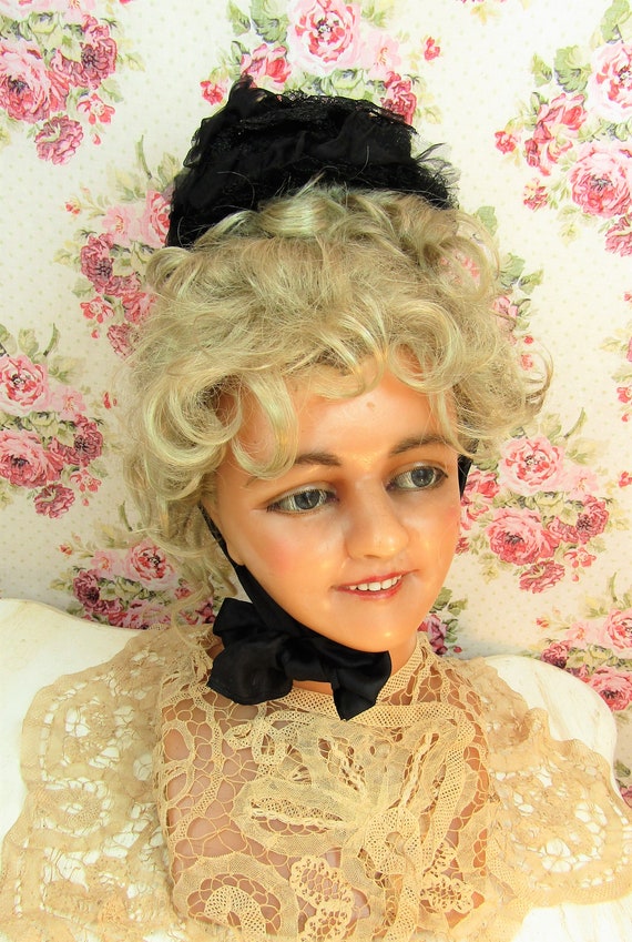 Antique Victorian 1860s Black Lace Chapeau Bonnet… - image 2