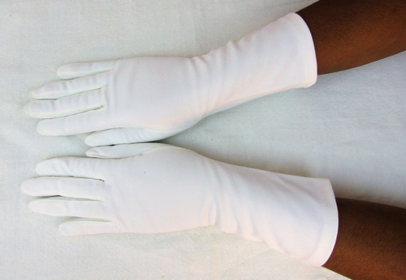 Vintage 1950's Long Wrist Gloves Size 6 1950's Wh… - image 3