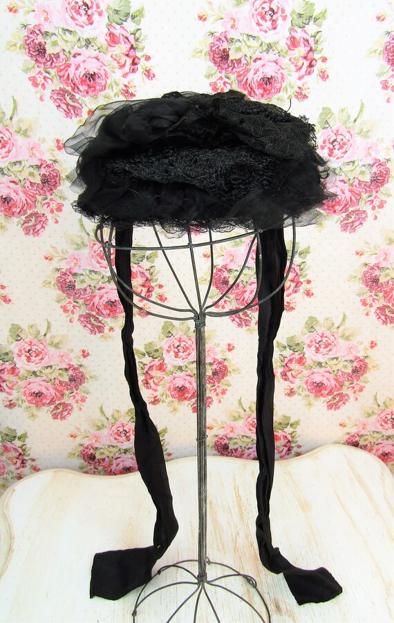 Antique Victorian Bonnet 1860’s Black Lace Chapea… - image 4