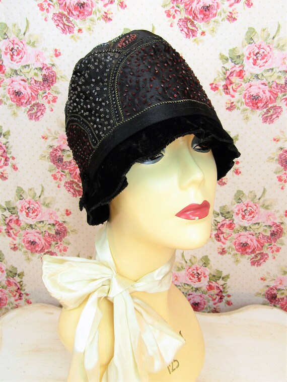 Cloche Hat Antique 20s Beaded 