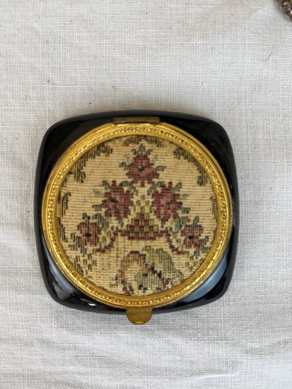 Vintage Compact Vintage Flowered Mirrored Compact… - image 2