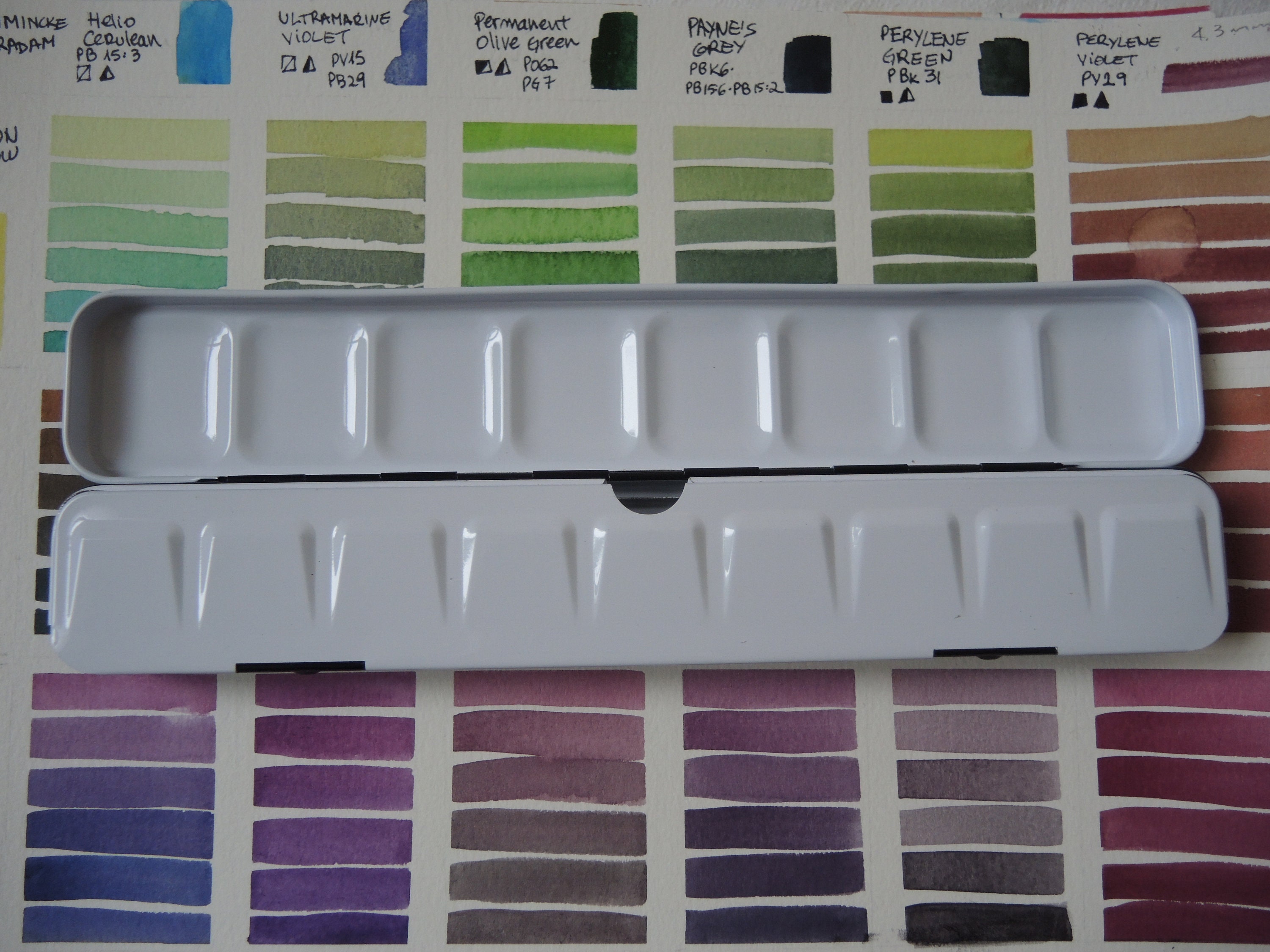 Schmincke Watercolor Palette Colorful Tin Limited Christmas Edition Vegan  12 Half Pans Free Shipping -  Sweden
