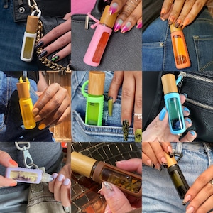 2 por 20 - Aceite para cutículas y uñas portátil Cuticle Buddy® para el cuidado de las uñas - Vegano. No testeado en animales. Con aroma natural. 8 ml.