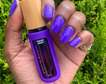 Cuticle Buddy ® Portable Cuticle Oil and Nail Oil do pielęgnacji paznokci - wegański. Nietestowany na zwierzętach. Naturalnie pachnący. Mrożona herbata jeżynowa. 8 ml.