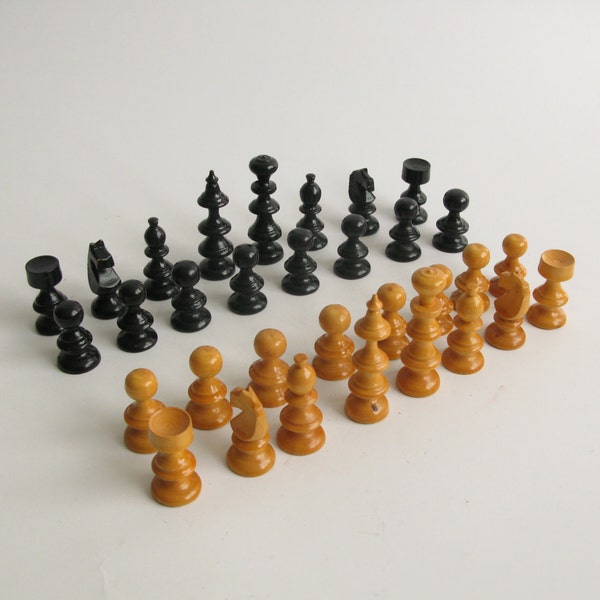 Vintage Chess Set, Wood Chess Set, Complete chess set with case