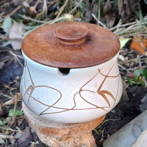 Vintage ELLIS Pottery Jam Pot ~ Wooden lid ~Australian Pottery ~ Signed ~ Rare ~ Very Collectable.