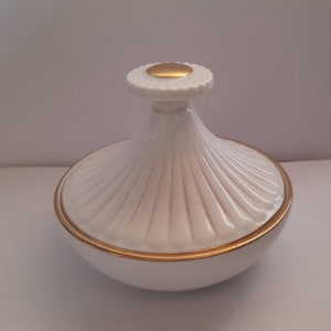 Vintage Wedgewood Bone China Trinket Dish ~ Gloucester Pattern ~ 1950's ~ Round ~ Ribbed Lid ~ Gold Trims ~ Collectable.