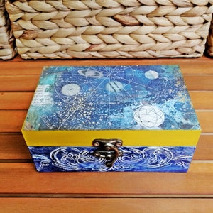Galaxy planets wooden memory box, Аstrology Jewelry box, Constellation decor, Jewellery Keepsake box, Trinket decoupage box, Stars map
