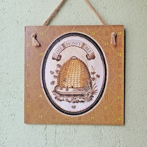 Bees and Honey Comb Front Door Decor. Beekeeper Home Decoration. Honeycomb  Decor. Farmhouse Porch Wreath, Yellow Worker Bees Kitchen Decor 