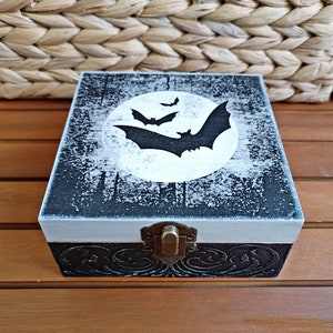 Gothic Black bats wooden jewelry box, Silvery full moon keepsake box, Bats decor, Bats memory box, Spooky night trinket storage, Decoupage