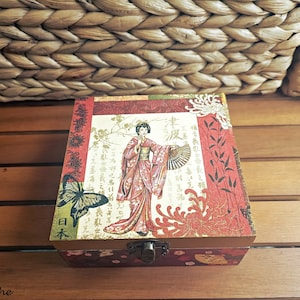 Geisha Japanese wooden jewelry box, Japanese decor, Red keepsake box, Memory jewelry storage, Decoupage Jewellery  box