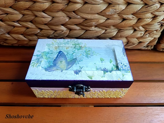 Butterfly Lover Gift Box, Spring Floral Trinket Box, Mother’s Day Cottage Keepsake