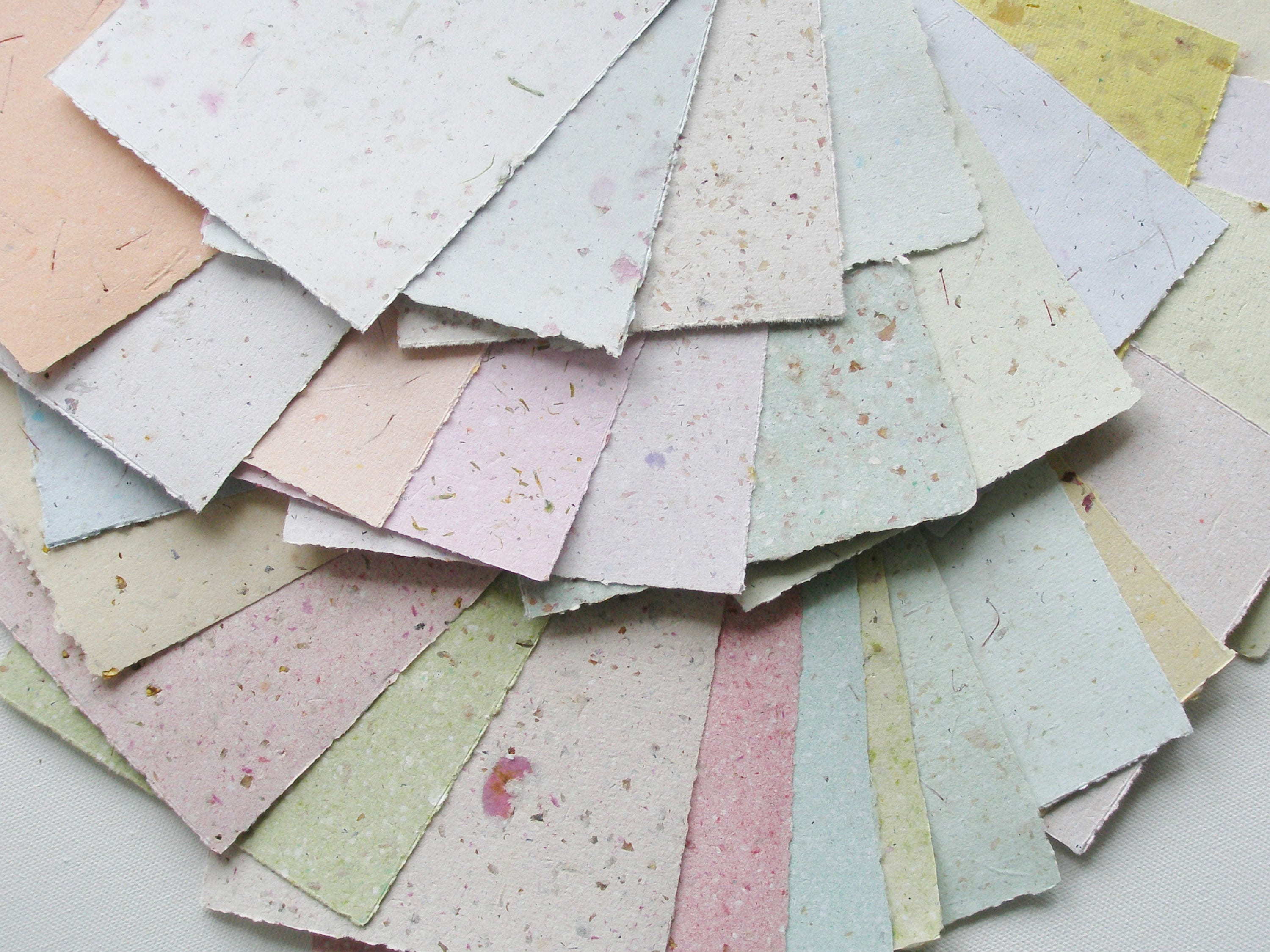 100 Sheets 4 X 6 Inch. Mixed Colour Handmade Recycled Paper, Many Sheets  With Botanicals and Flower Petals -  Hong Kong