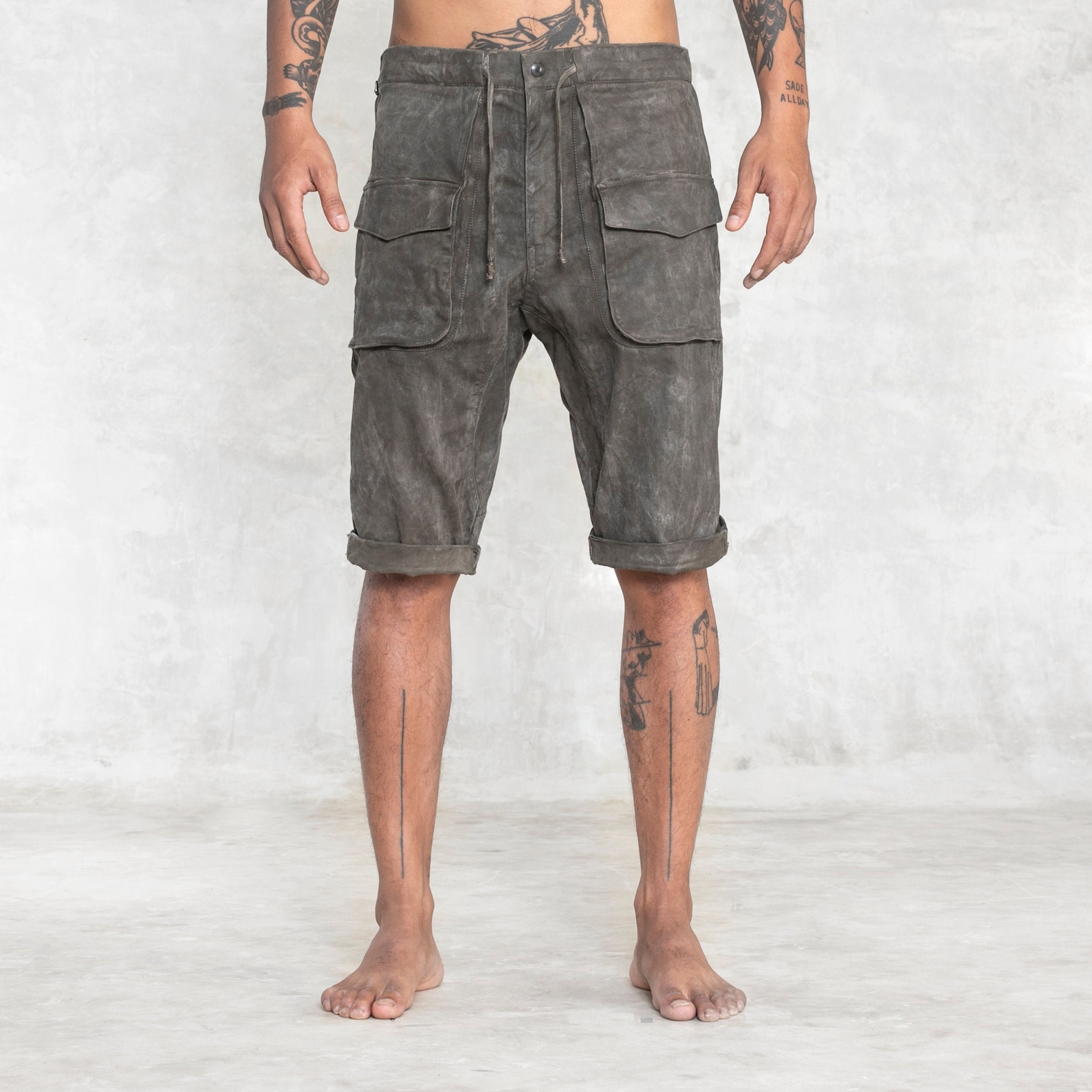 Cargo shorts outfit men