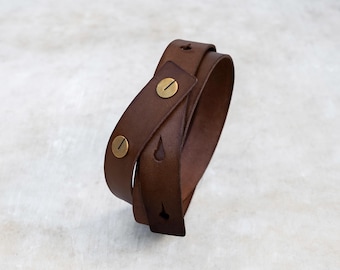 Cinturón de cuero marrón hecho a mano: cierre de botón de latón curtido vegetal
