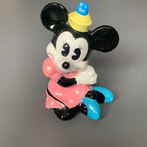 Minnie Mouse - Figurine - Posing for a portrait - 1980s - Japan