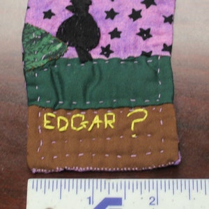 Edgar? ACEO primitivo in miniatura trapunta collezionabili, trapunta effettivo del tessuto, #5 di 8 in artista di serie Raven fibra ACEO