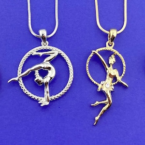 Aerial Hoop Cerceau Lyra Acro Acrobatic Dancer Girl-vormige hangerketting in goud of zilver | Handgemaakte minimale sieraden