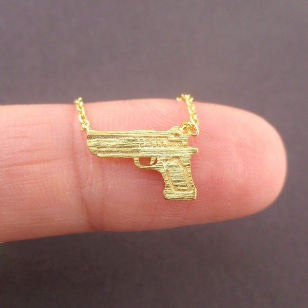 Petit collier avec pendentif en forme de pistolet en argent doré ou en or rose | Bijoux sur le thème des droits des armes à feu