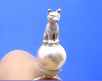 3D Tiny Kitty Cat Figurine Sitting on a Pearl Colored Ball Shaped Ring in Silver | Handmade Animal Jewelry